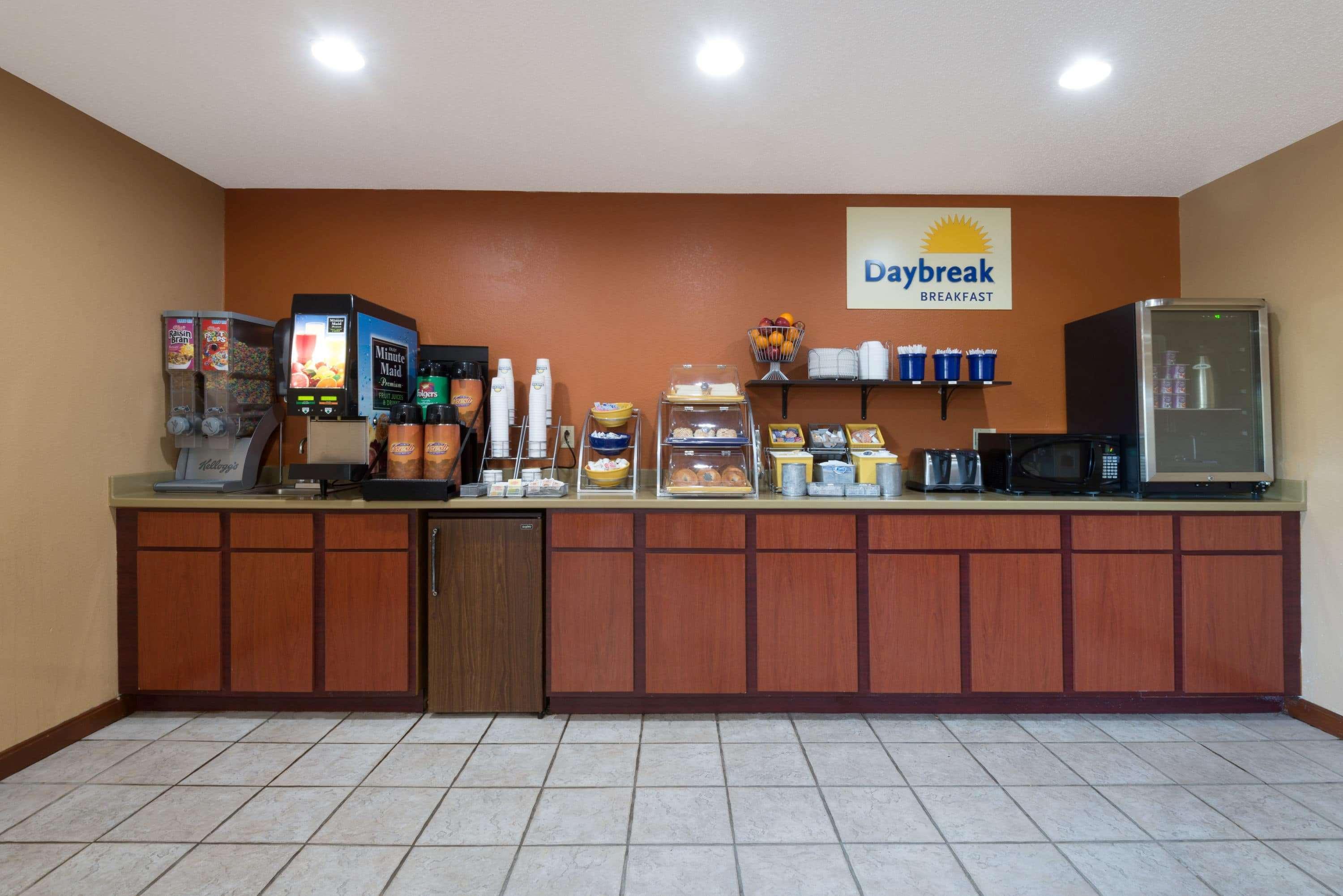 Days Inn By Wyndham Brunswick Bath Area Zewnętrze zdjęcie